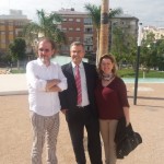 Emilio Bordoli con la sorella Carla e, al centro, il sindaco di Estepona, José María García Urbano
