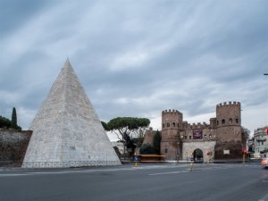 La Piramide Bianca di Roma