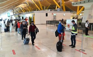 barajas_viajeros-kOI-U130368584694EzF-624x385@RC