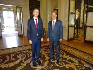 Il governatore della Banca di Spagna, Pablo Hernández de Cos, e l'ambasciatore d'Italia in Spagna