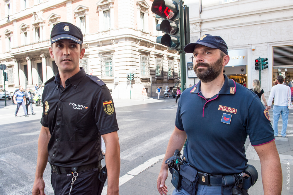 Полицейские в италии